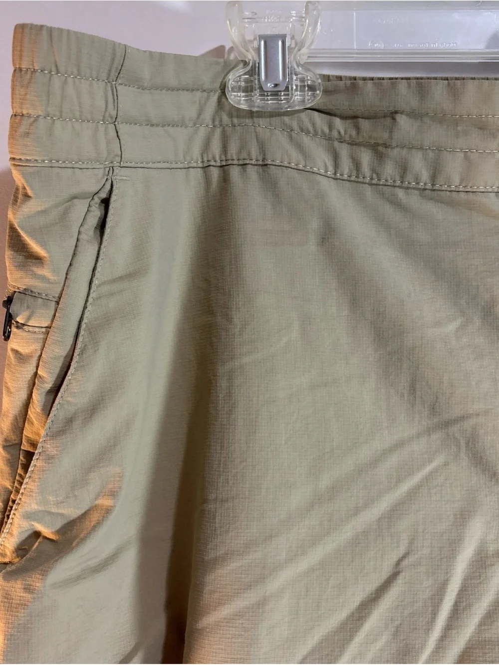 The North Face Men’s Khaki Lightweight Outdoor Shorts. 1171